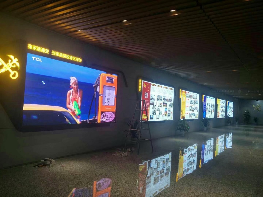 張家港海關(guān)新辦公樓6塊P2.5顯示屏完美點(diǎn)亮！